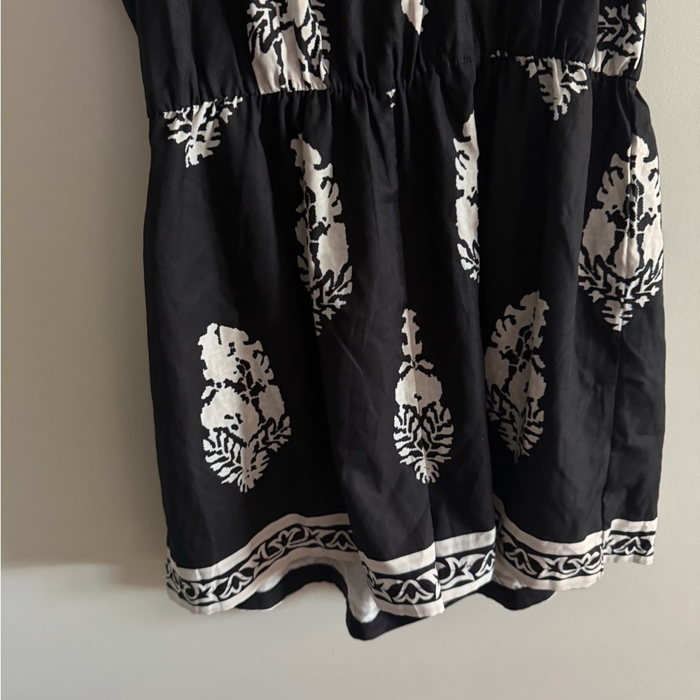 CUPSHE black and white chic feather boho patterned beach romper - Picture 3 of 6